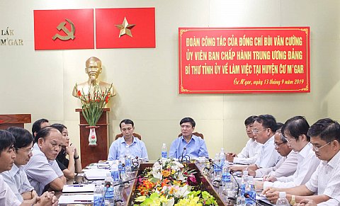 Đoàn công tác của Thường trực Tỉnh ủy làm việc với huyện Cư M'gar